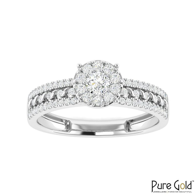 18K Gold Regal Crest Ring with Diamonds